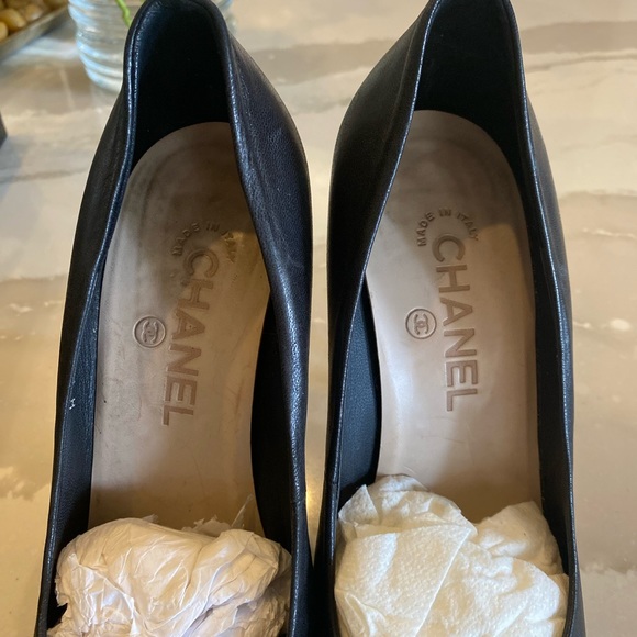 CHANEL BLACK PUMPS - Picture 8 of 11